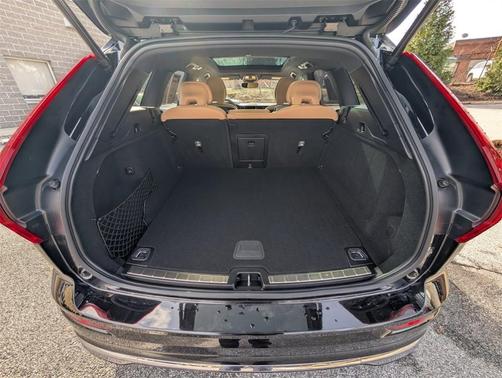 2023 Volvo XC60 B5 Ultimate Bright Theme