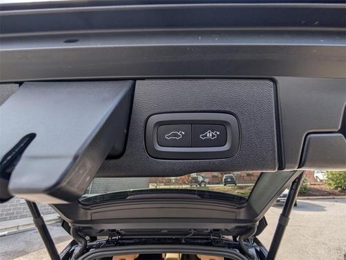 2023 Volvo XC60 B5 Ultimate Bright Theme