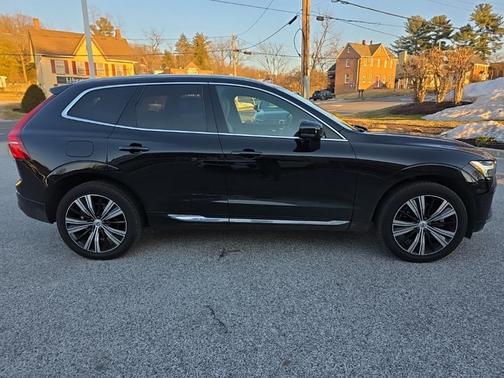 2023 Volvo XC60 B5 Ultimate Bright Theme