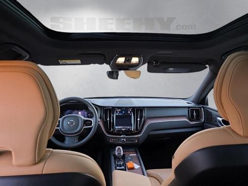 2023 Volvo XC60 B5 Ultimate Bright Theme