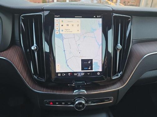 2023 Volvo XC60 B5 Ultimate Bright Theme