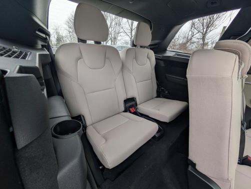 Crystal White Pearl 2026 Volvo XC90 B6 Plus 7-Seater