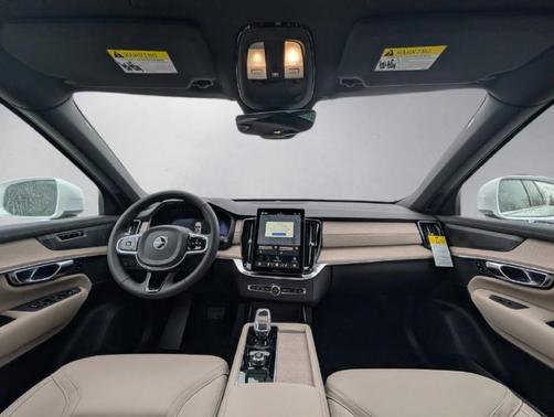 Crystal White Pearl 2026 Volvo XC90 B6 Plus 7-Seater
