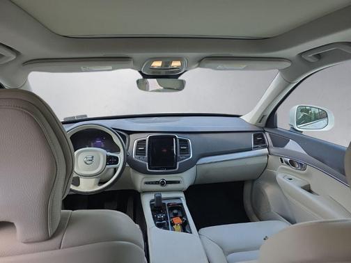 Crystal White Metallic 2024 Volvo XC90 B5 Core Bright Theme