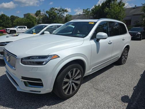 Crystal White Metallic 2024 Volvo XC90 B5 Core Bright Theme