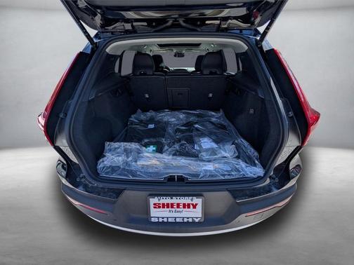 2025 Volvo XC40 B5 Plus Bright Theme