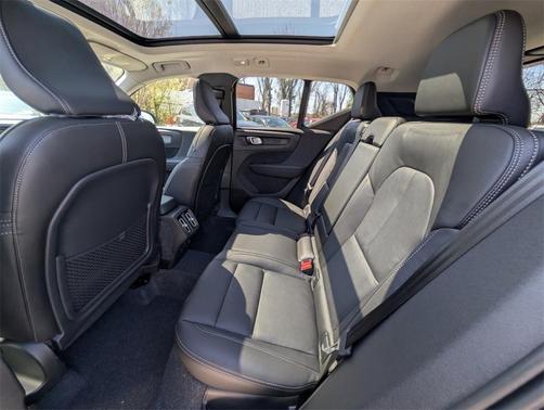2025 Volvo XC40 B5 Plus Bright Theme