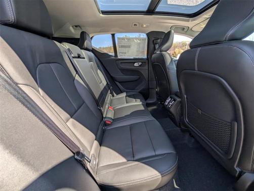 2025 Volvo XC40 B5 Plus Bright Theme