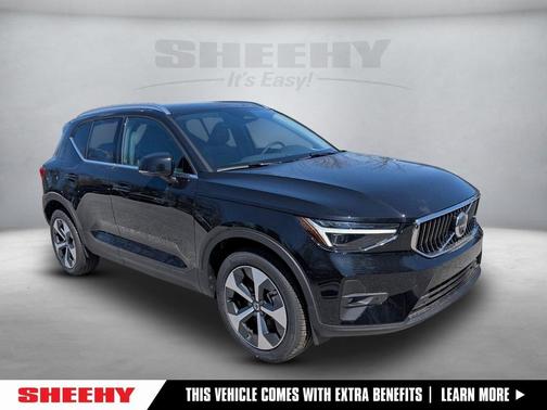 2025 Volvo XC40 B5 Plus Bright Theme
