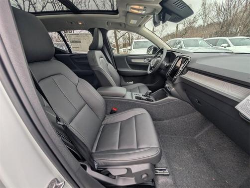 2026 Volvo XC40 B5 Core