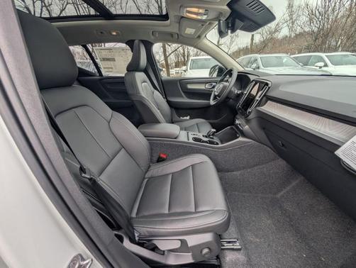 Crystal White 2026 Volvo XC40 B5 Core