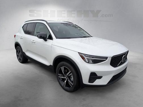 Crystal White 2026 Volvo XC40 B5 Core