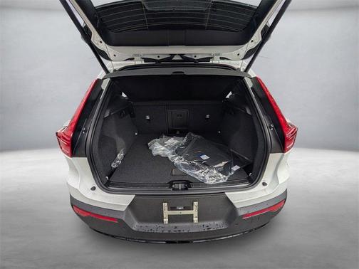 2026 Volvo XC40 B5 Core