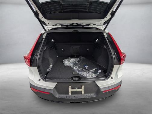 2026 Volvo XC40 B5 Core