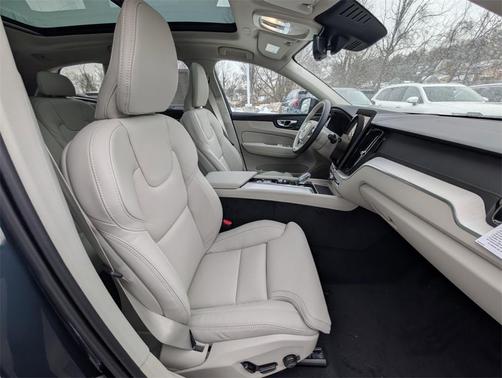 2026 Volvo XC60 B5 Ultra