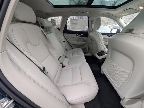 2026 Volvo XC60 B5 Ultra