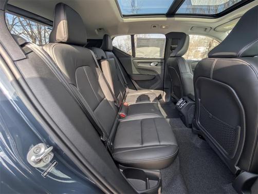 2026 Volvo XC40 B5 Ultra