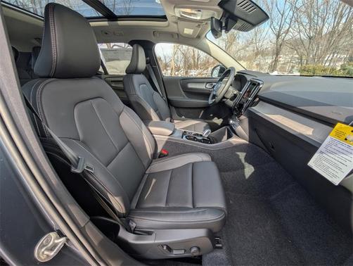 2026 Volvo XC40 B5 Ultra