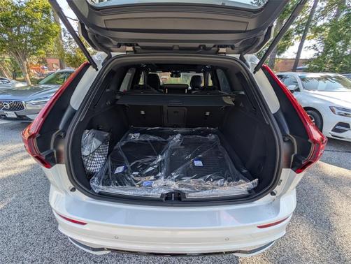 2026 Volvo XC60 B5 Ultra Black Edition