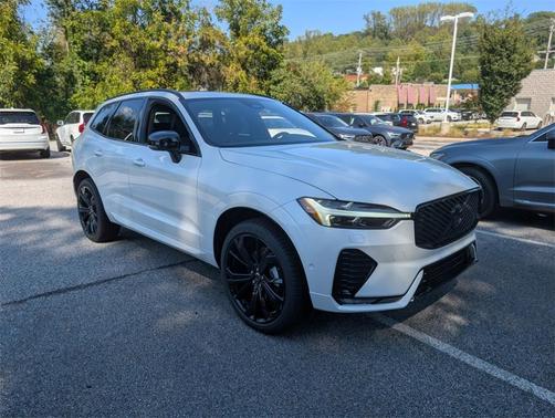 2026 Volvo XC60 B5 Ultra Black Edition