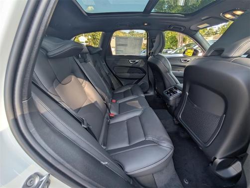 2026 Volvo XC60 B5 Ultra Black Edition