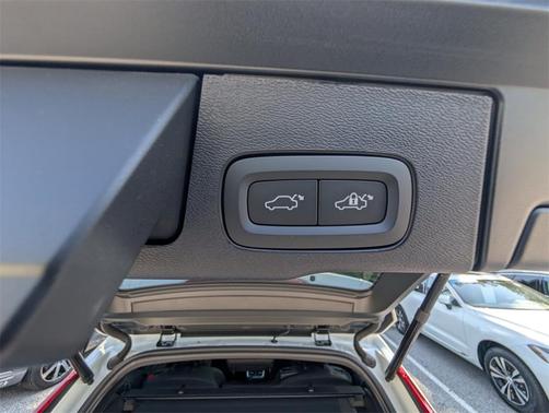 2026 Volvo XC60 B5 Ultra Black Edition