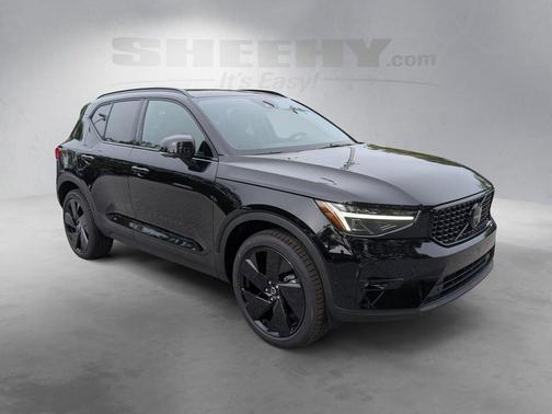 Ultra Black 2026 Volvo XC40 B5 Ultra Black Edition