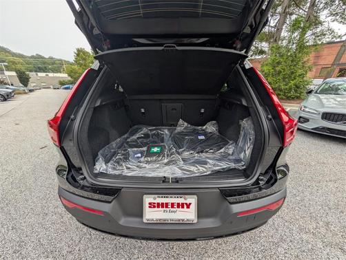 2026 Volvo XC40 B5 Ultra Black Edition