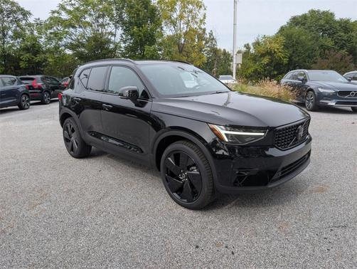 2026 Volvo XC40 B5 Ultra Black Edition