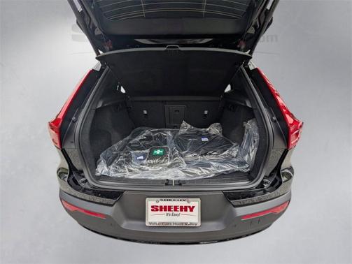 2026 Volvo XC40 B5 Ultra Black Edition