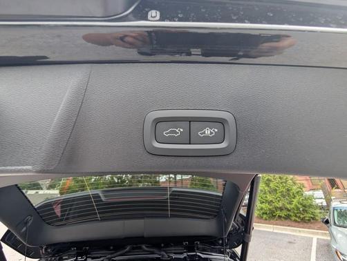 Ultra Black 2026 Volvo XC40 B5 Ultra Black Edition