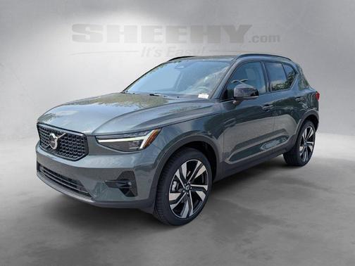 Forest Green 2026 Volvo XC40 B5 Ultra