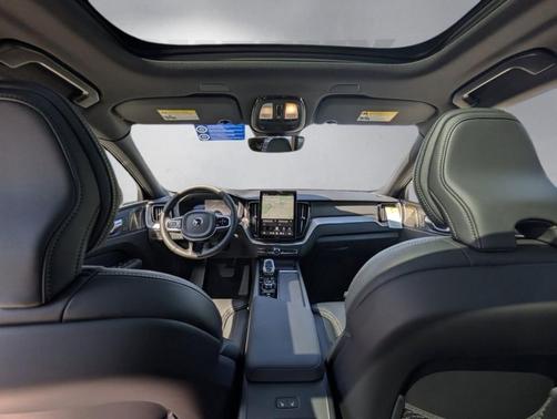 Onyx Black Metallic 2026 Volvo XC60 Plug-In Hybrid T8 Ultra Black Edition