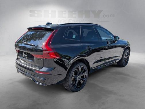 Onyx Black Metallic 2026 Volvo XC60 Plug-In Hybrid T8 Ultra Black Edition