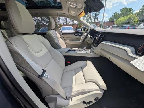 2025 Volvo XC60 Plug-In Hybrid T8 Ultra