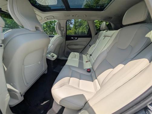 2025 Volvo XC60 Plug-In Hybrid T8 Ultra
