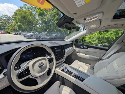 2025 Volvo XC60 Plug-In Hybrid T8 Ultra