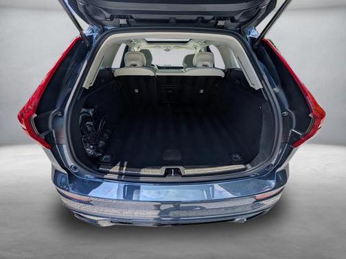 2025 Volvo XC60 Plug-In Hybrid T8 Ultra