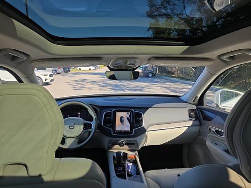 2024 Volvo XC90 Recharge Plug-In Hybrid T8 Plus Bright Theme 7 Passenger