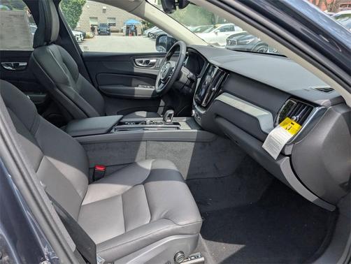 2025 Volvo XC60 Plug-In Hybrid T8 Plus