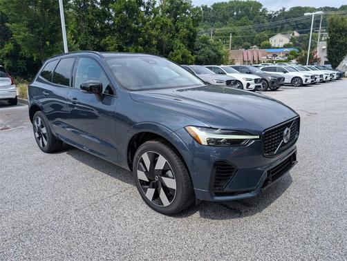 2025 Volvo XC60 Plug-In Hybrid T8 Plus