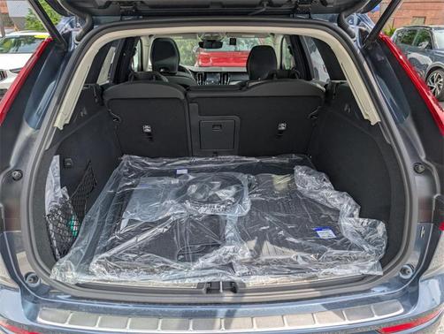 2025 Volvo XC60 Plug-In Hybrid T8 Plus