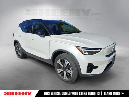 Crystal White 2023 Volvo XC40 Recharge Pure Electric Twin Plus