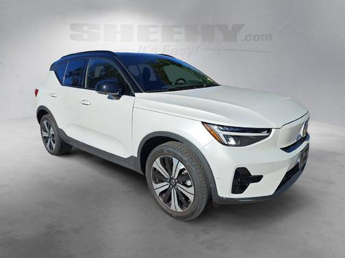 Crystal White 2023 Volvo XC40 Recharge Pure Electric Twin Plus
