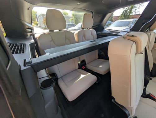 Bright 2026 Volvo XC90 Plug-In Hybrid T8 Plus 7-Seater