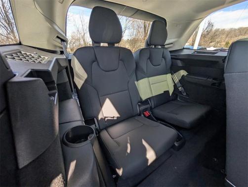 2025 Volvo XC90 B5 Core