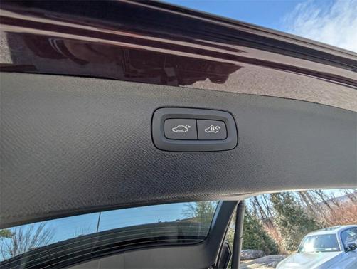 2025 Volvo XC90 B5 Core