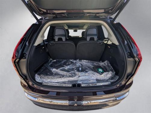2025 Volvo XC90 B5 Core
