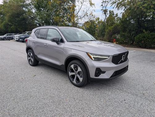 2026 Volvo XC40 B5 Plus