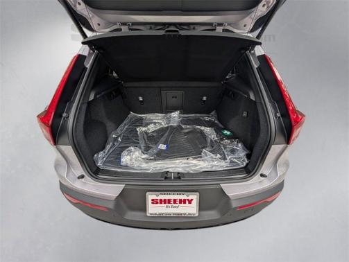 2026 Volvo XC40 B5 Plus